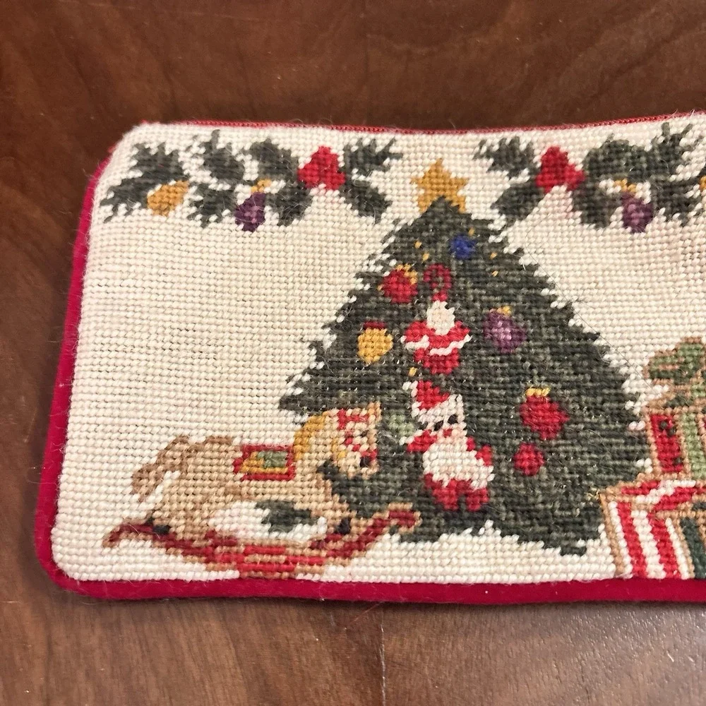 Vintage Christmas Needlepoint Zipper Pouch Santa‎ Tree Gifts Wool 7x4.5
